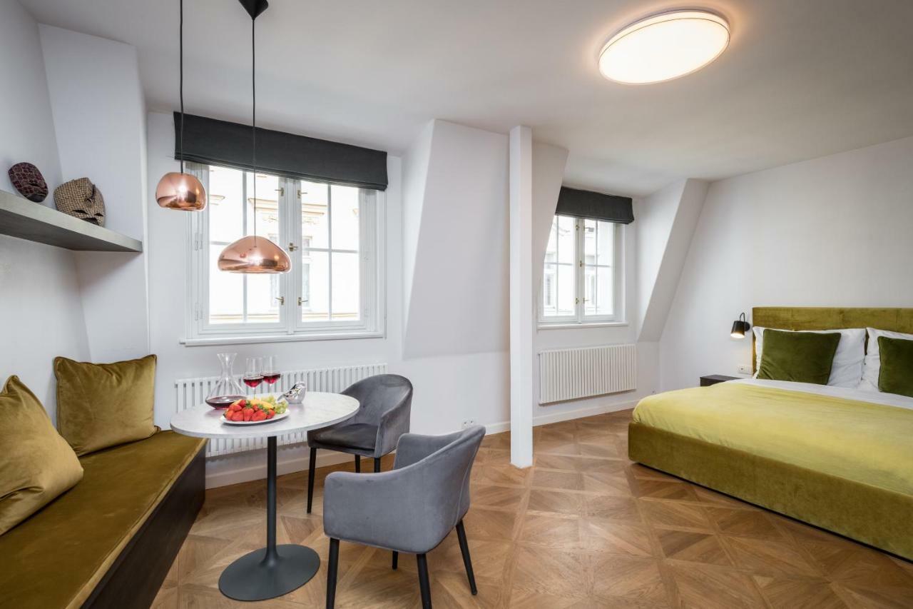 פראג Exclusive Old Town Residence Near Charles Bridge מראה חיצוני תמונה