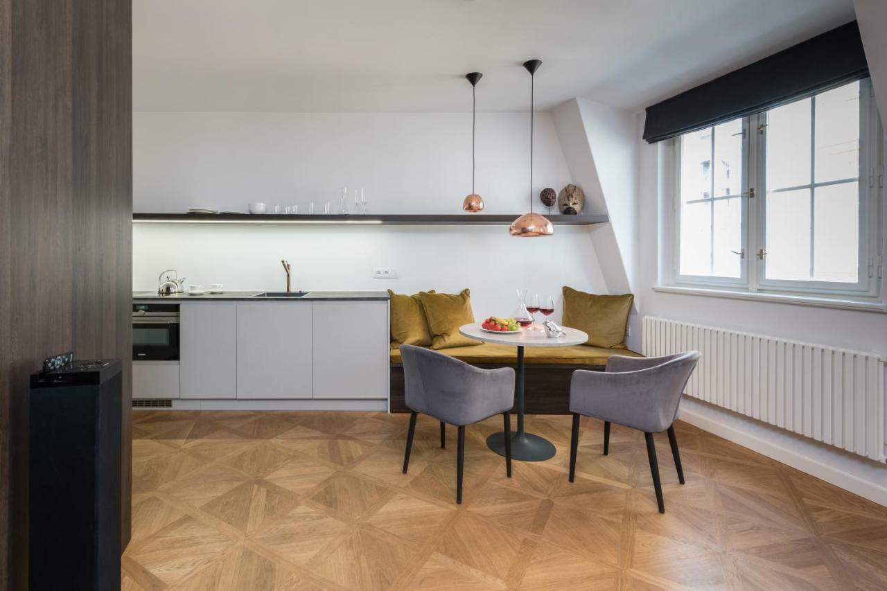 פראג Exclusive Old Town Residence Near Charles Bridge מראה חיצוני תמונה